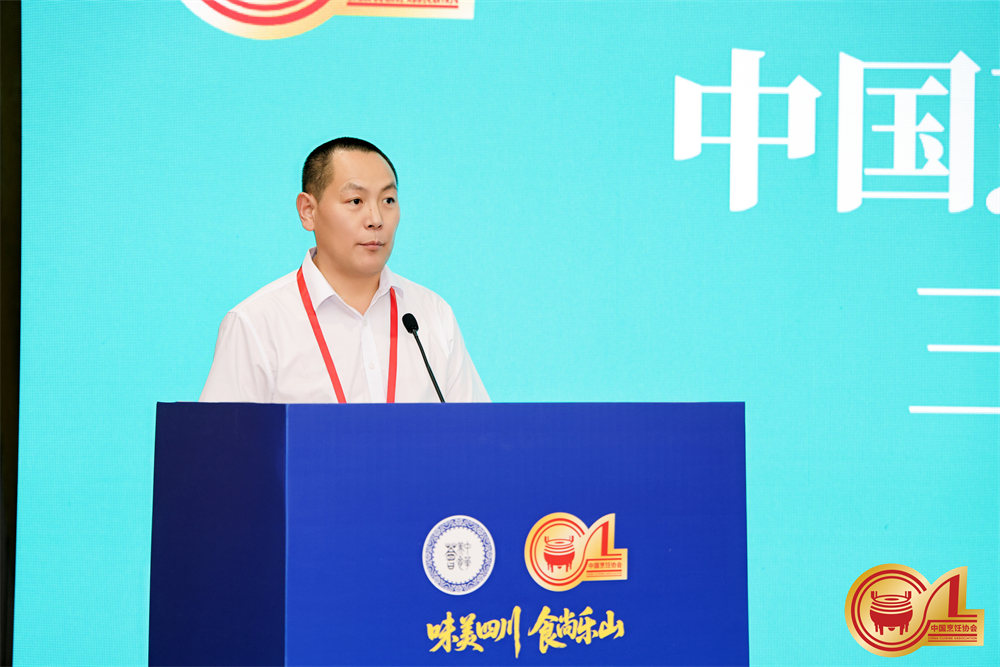 素食委二届主席陈志田做工作总结.jpg